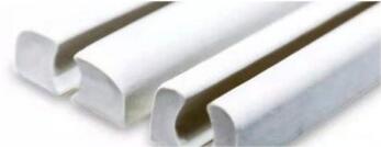 Tira de goma arqueada